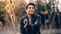 ilustrasi pria tersenyum/Photo by Warren Wong on Unsplash