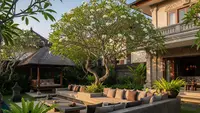 8 Model Teras Depan Rumah dengan Pohon Kamboja Bikin Nuansa Bali, Eksotis dan Menenangkan