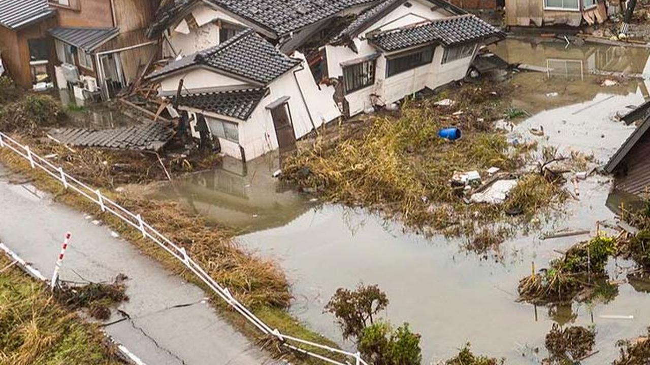 FOTO: Porak-poranda Pesisir Kota Suzu Diterjang Tsunami Akibat Gempa Dahsyat Jepang