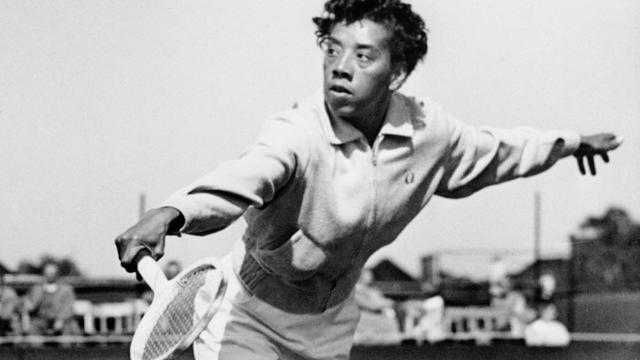 Pemain tenis pertama