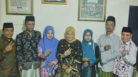 Ida Fauziah bersilaturahmi dengan Pengasuh Ponpes al Mubarok, KH Zakaria Anshor (Tim Media Ida Fauziah)
