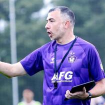 Marcos Reina, pelatih Persik Kediri di BRI Super League 2025/2026. (Bola.com/Gatot Sumitro)