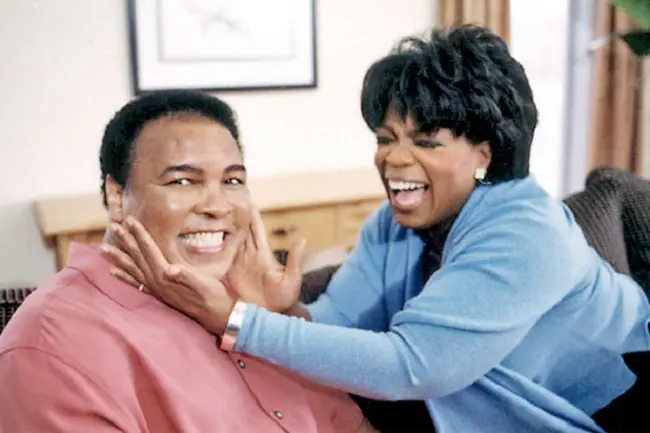 Muhammad Ali dan Oprah (via. Thewrap)