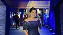 Titi Kamal tampil glamor dalam balutan busana rancangan Cynthia Tan bernuansa biru navy [@titi_kamall]