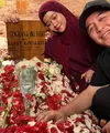 Yura Yunita salah satu artis dan sahabat Vidi Aldiano yang hadir di pemakaman. [@yurayunita]