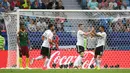 Para pemain Jerman merayakan gol yang dicetak oleh striker Jerman, Timo Werner pada laga Grup B Piala Konfederasi 2017, di Stadion Fisht Olympic, Sochi, Minggu (25/6/2017). Jerman menang 3-1 atas Kamerun. (AFP/ Patrik Stollarz)