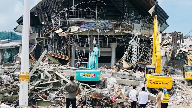 Presiden Joko Widodo atau Jokowi, berkunjung ke Sulawesi Barat, guna melihat langsung wilayah terdampak gempa.