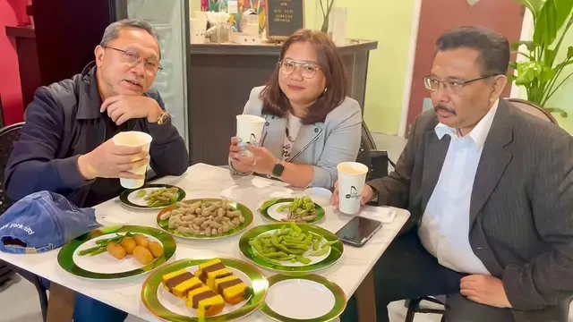 [Fimela] Cafe Dangdut Fitri Carlina