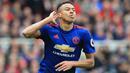 Gelandang Manchester United, Jesse Lingard merayakan gol yang dicetaknya ke gawang Middlesbrough. Ada selebrasi gaya baru yang dipertunjukan oleh pemain berusia 24 tahun itu usai mencetak gol pada menit ke-63. (AFP/Lindsey Parnaby)