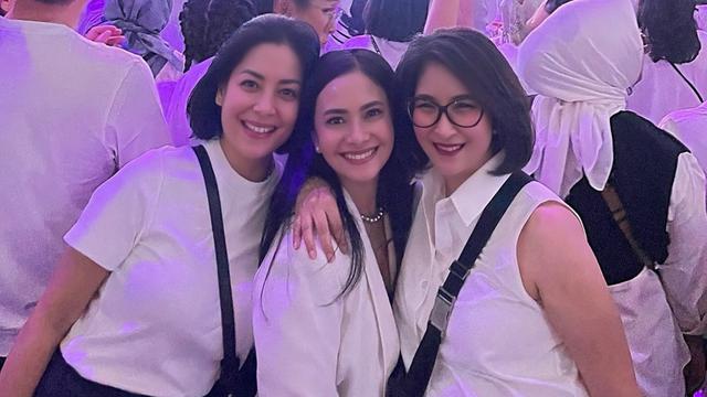 Potret Keseruan Lulu Tobing, Ersa Mayori, Novita Angie Nonton Konser Kahitna