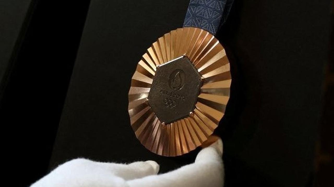 Brand tas mewah terbesar dan terkenal di dunia ini meluncurkan koper-koper khusus untuk Olimpiade 2024. Foto: REUTERS/Stephanie Lecocq<br>