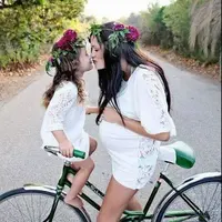 Foto-foto ibu dan anak yang menggunakan baju couple ini akan membuat kamu ingin segera memiliki keturunan. Gemes!