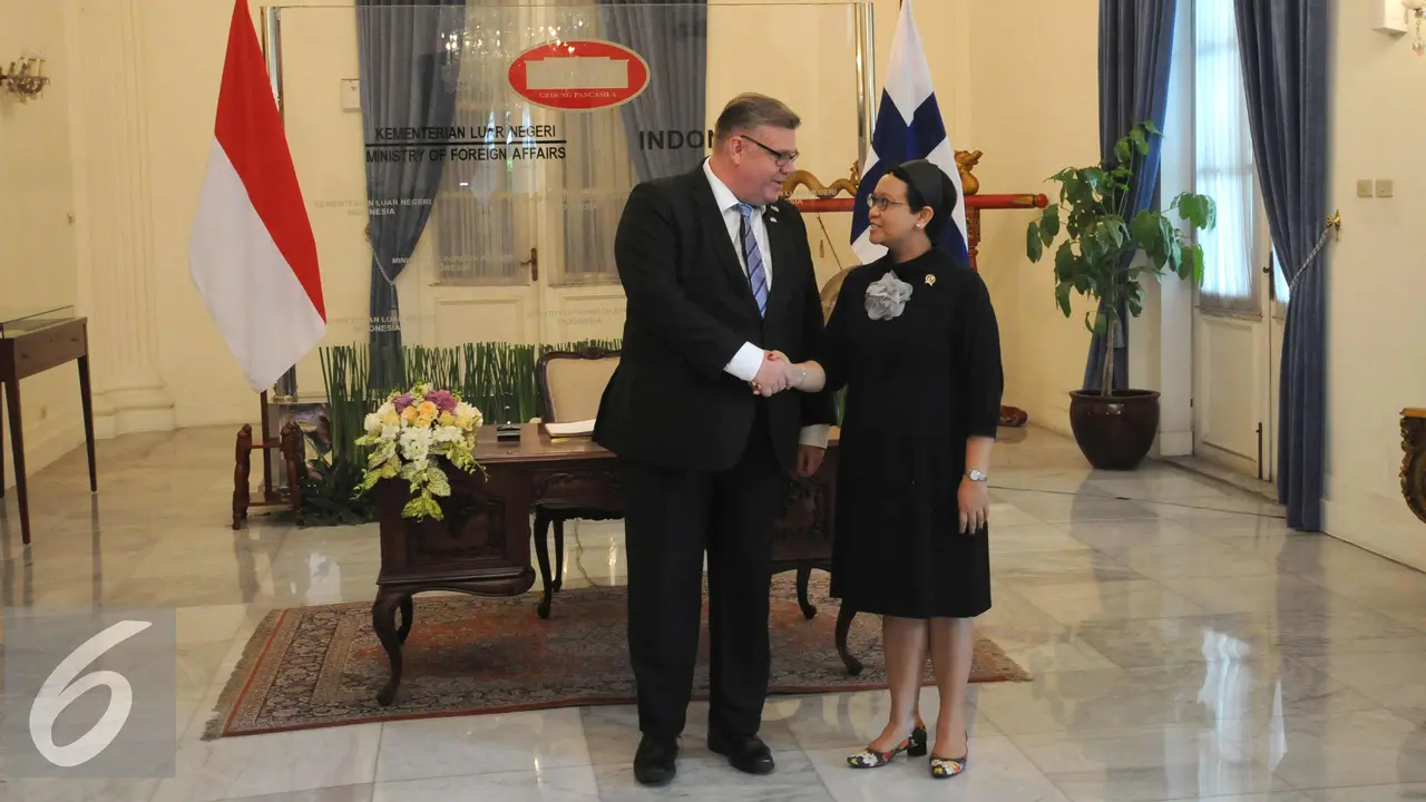 20151102-Pertemuan-Bilateral-Jakarta-Retno-Marsudi-Timo-Soini