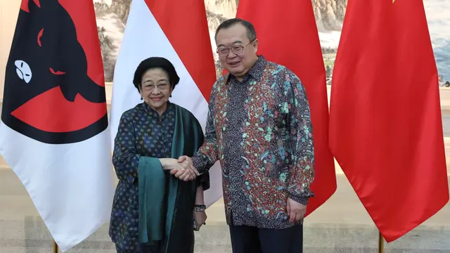 Ketua Umum PDI Perjuangan (PDIP) Megawati Soekarnoputri, melakukan pertemuan dan dialog hangat dengan Menteri Departemen Hubungan Internasional Komite Sentral Partai Komunis China (IDCPC), Liu Jianchao, di kantor IDCPC, Beijing, Rabu (9/7/2025).