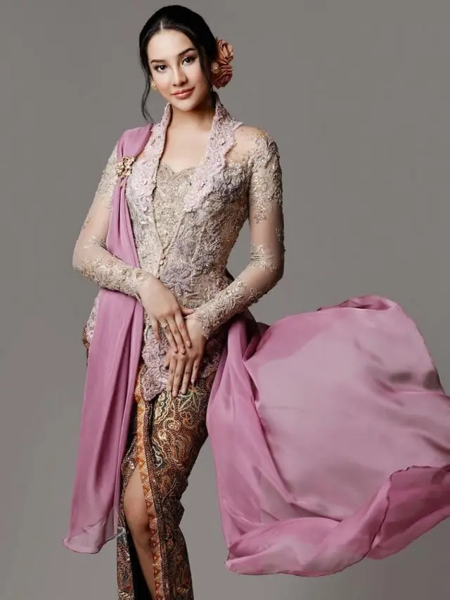 Potret Anya Geraldine dalam Balutan Kebaya