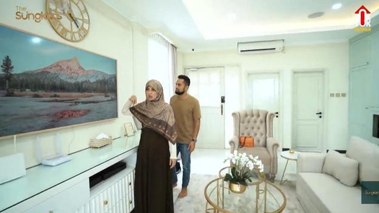 5 Potret Ruang Keluarga di Rumah Fitri Tropica dan Irvan Hanafi, Modern dan Elegan