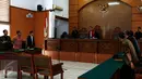 Hakim tunggal Achmad Rivai memimpin sidang putusan praperadilan di PN Jaksel, Selasa (29/9/2015).  PT VSI memenangkan gugatan praperadilan melawan Kejagung dalam perkara penggeledahan pada 12 Agustus lalu. (Liputan6.com/Yoppy Renato)