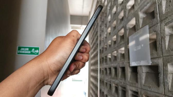 Potrait tampak bagian sisi kiri Redmi 15(Liputan6.com/Arief Ferdian Maulana)