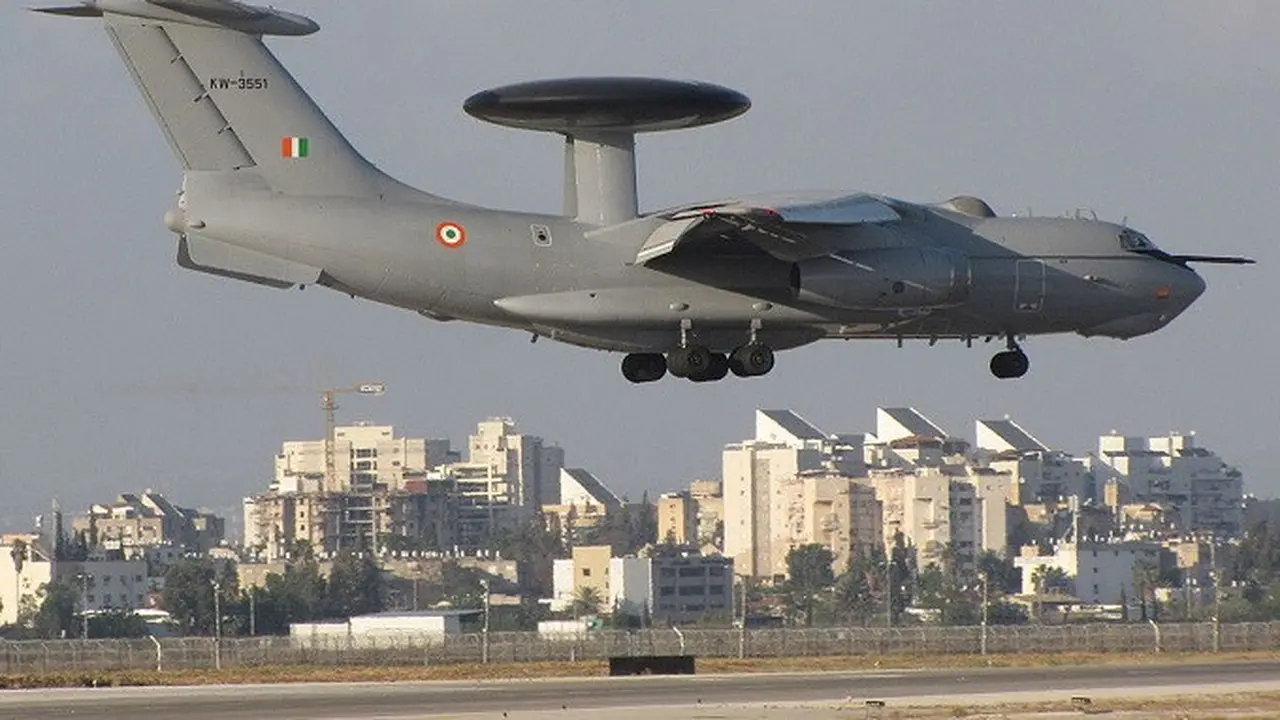 Ilustrasi pesawat peringatan udara dan sistem kontrol (AWACS) Beriev A-50