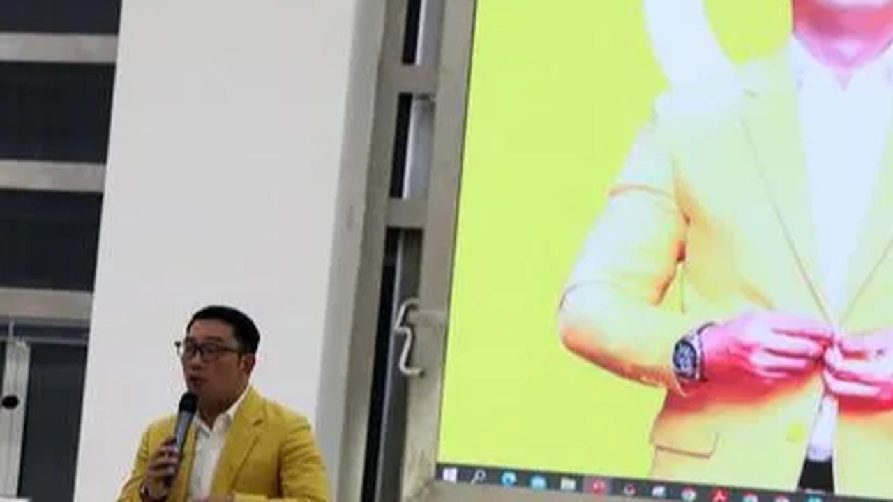 Ketua DPP PDIP Said Abdullah membantah isu bahwa pihaknya berusaha mendekati Mantan Gubernur Jawa Barat Ridwan Kamil untuk mendokrak suara Ganjar Pranowo yang rendah di Jabar.