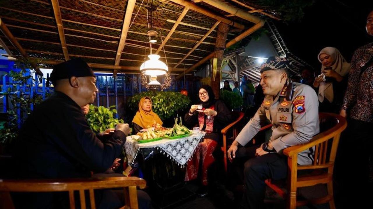Ribuan Warga Padati Festival Ngopi Sepuluh Ewu Banyuwangi, Bupati Apresiasi Desa Kemiren