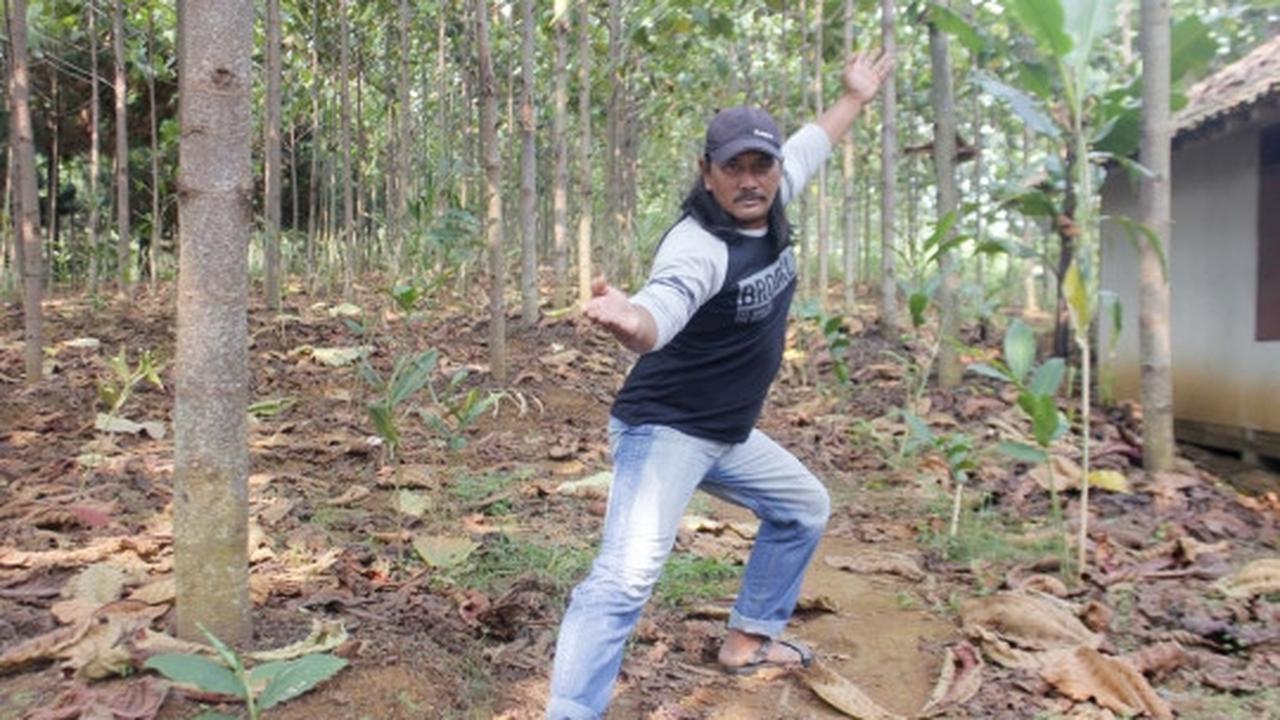Sudah tua, Ken Ken masih jago mainkan jurus-jurus Wiro Sableng