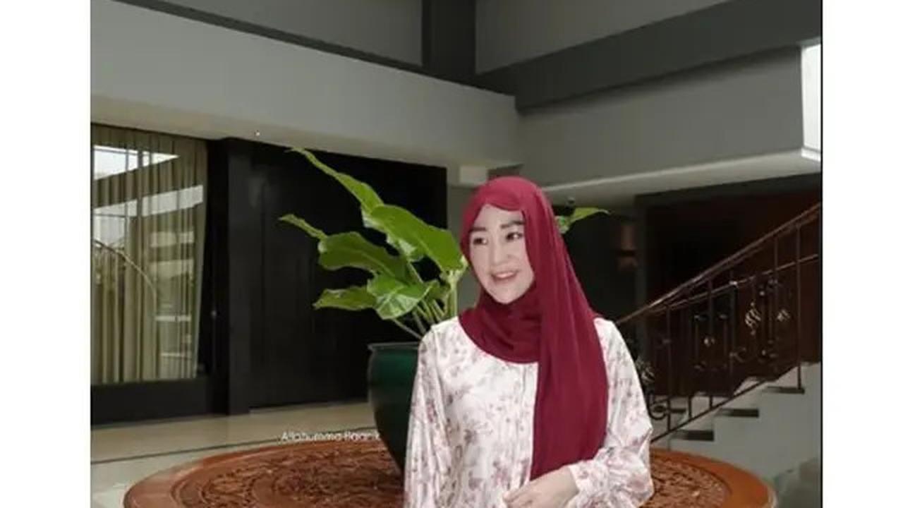 6 Potret Larissa Chou Rayakan Imlek Bareng Keluarga, Anaknya Senang Dapat Angpao