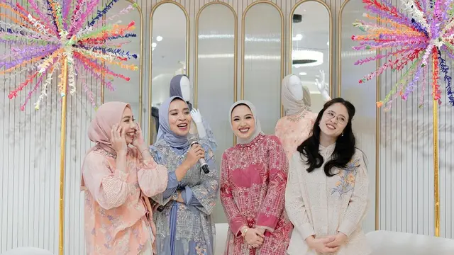 Sarah Sofyan saat menghadiri peluncuran koleksi Sloka bersama lini busana Kami. First, di Jakarta, Jumat, 25 November 2022. (Foto: Dok. Instagram @sarsof)