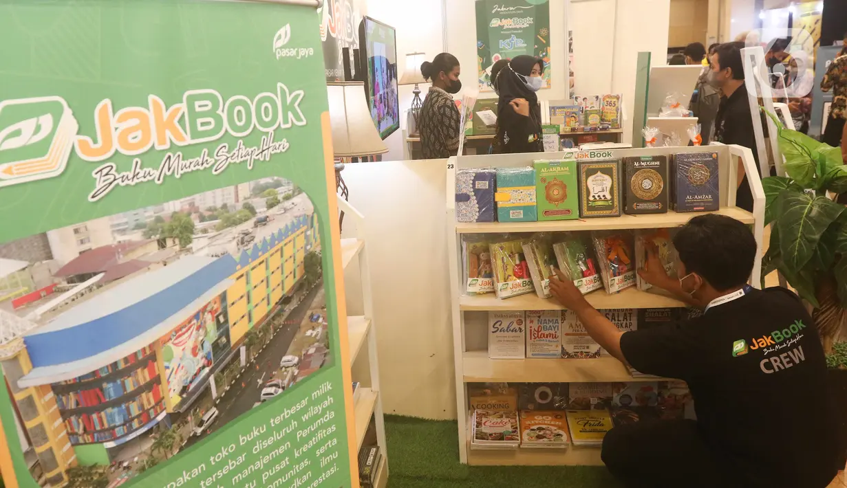 Suasana pameran Jakarta Innovation Day 2022 di Balai Kota DKI Jakarta, Selasa (27/9/2022). Pemerintah Provinsi (Pemprov) DKI Jakarta menggelar Jakarta Innovation Day 2022, dalam ajang pameran innovasi Jakarta terdapat Bioniqa yaitu pohon robot yang mampu mereduksi karbon di udara dan mengubahnya menjadi oksigen. (Liputan6.com/Herman Zakharia)