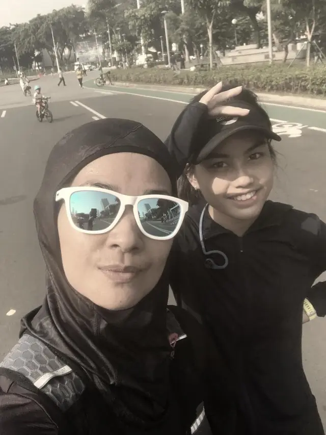 6 Potret Kebersamaan Alya Rohali dan Putri Sulungnya, Bak Kakak Adik