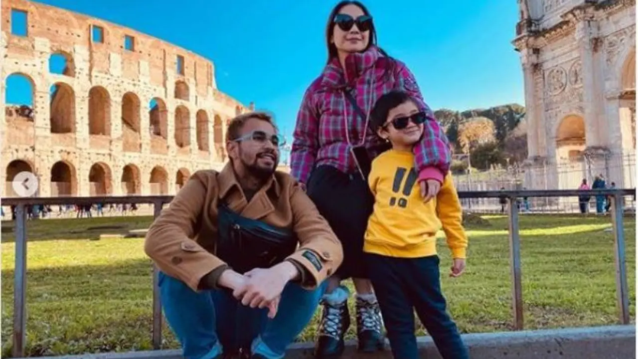 Liburan Akhir Tahun di Italia, sepatu Nagita Slavina bikin salah fokus