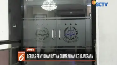 Tidak hanya berkas penyidikan, penyidik juga menyerahkan sejumlah barang bukti.