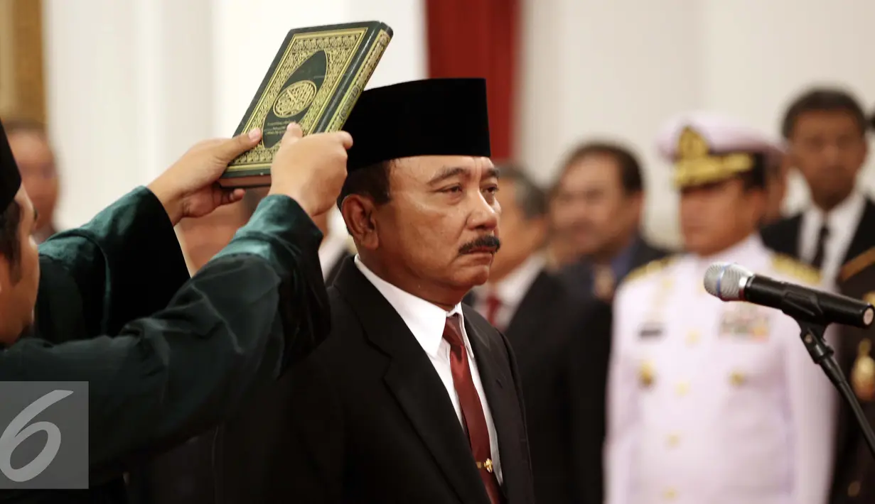 Laskamana Muda Arie Soedewo saat disumpah jabatan menjadi Kepala Bakamla di Istana Negara, Jakarta, Rabu (16/3). Arie menggantikan Laksamana Madya Desi Albert Mamahit. (Liputan6.com/Faizal Fanani)