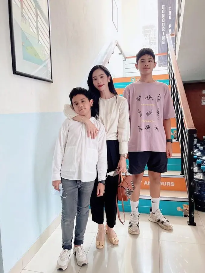 [Fimela] Bunga Zainal
