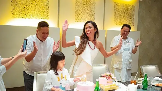 Shanty rayakan ultah kali ini bersama keluarga besar