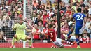 Pada menit ke-35 Chelsea menggandakan keunggulan menjadi 2-0. Usai menerima umpan dari Mason Mount, Reece James melepaskan tendangan keras dari dalam kotak penalti yang gagal dibendung Bernd Leno. (Foto: AFP/Justin Tallis)