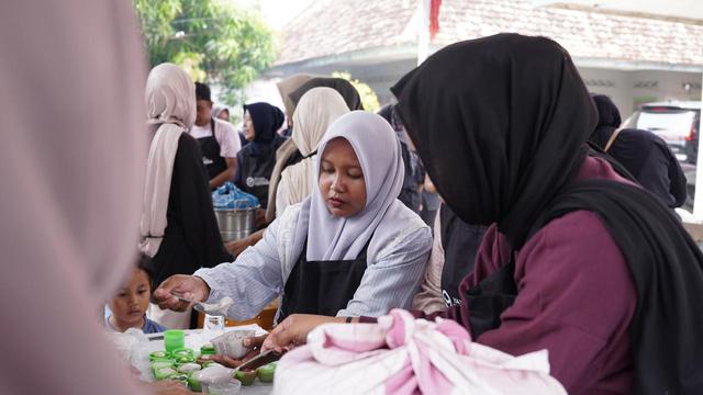 Pelatihan Kewirausahaan Sandiaga Uno Buat Ibu-Ibu di Jaktim Bisa Mandiri Jual Berbagai Makanan