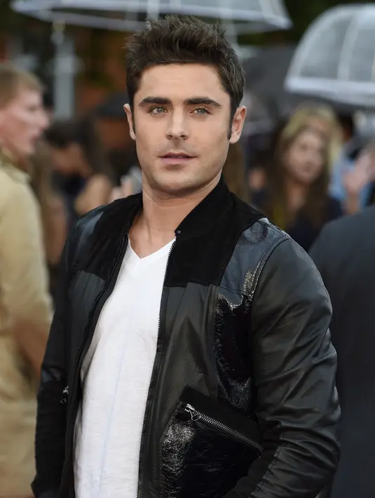 Zac Efron mengucapkan peringatan hari jadinya dengan sang kekasih, Sami Miro, melalui akun twitternya @ZacEfron. (Bintang/EPA)