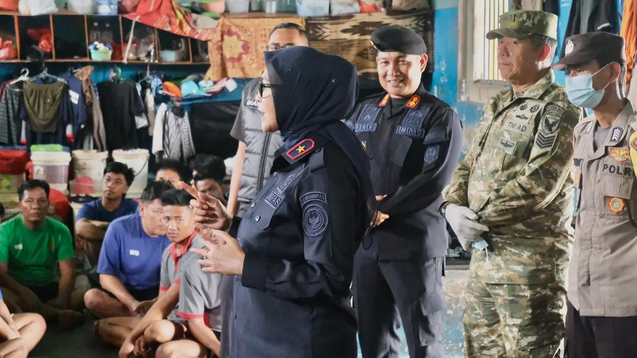 Rutan Muntok di Kecamatan Muntok, Kabupaten Bangka Barat, Kepulauan Bangka Belitung menggelar razia besar-besaran.