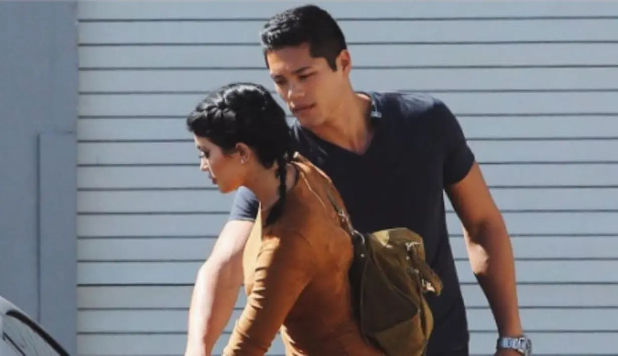 "Tak ada cerita di sini dan aku meminta media untuk tak lagi mengikutsertakan aku dengan cerita yang tak pantas," tutupnya. (In Touch Weekly)