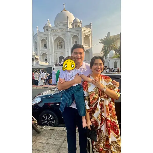 6 Momen Kebersamaan Chikita Meidy Bareng Suami dan Anak, Kompak Banget
