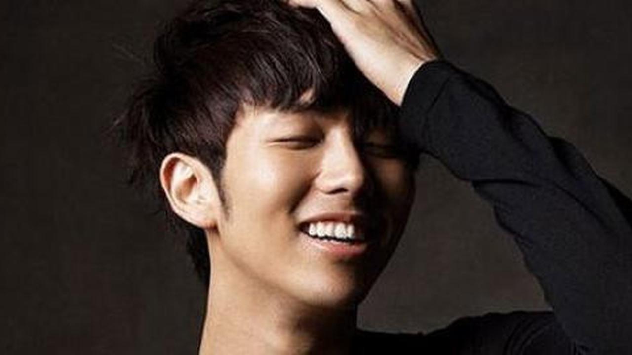 Alami cedera kaki, Seulong 2AM dioperasi