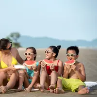 Anak-anak berlibur di pantai (Foto Dok: Freepik/freepik).