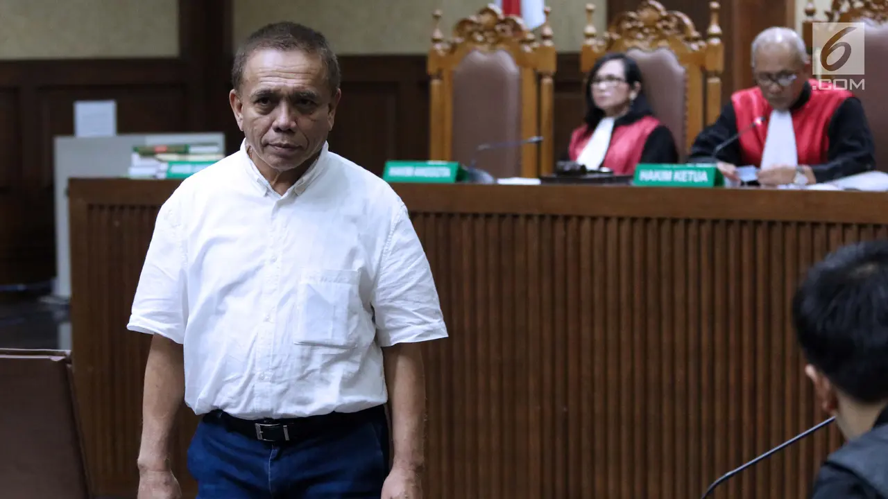 Sidang Lanjutan Irwandi Yusuf Simak Keterangan Saksi Meringankan