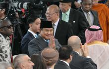 VIDEO: Prabowo Diacungi 2 Jempol Jokowi, Jenderal Sepuh Try Sutrisno Hormat Berdiri di MPR/DPR