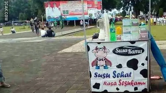 6 Cara Promosi Penjual Susu Segar Ini Kelewat Unik, Kocak