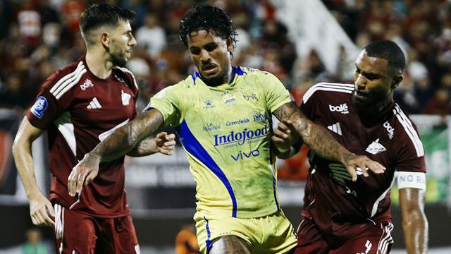 PSM Makassar Vs Persib Bandung.