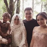 Presenter dan pemeran Billy Syahputra mengaku sedih saat melihat mantan kekasihnya Syahnaz Sadiqah menikah. Adik Raffi Ahmad itu resmi dipersunting Jeje Govinda pada 21 April silam. (instagram)
