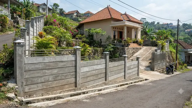 Inspirasi Pagar Berundak untuk Rumah di Lahan Miring Model dengan Panel Beton