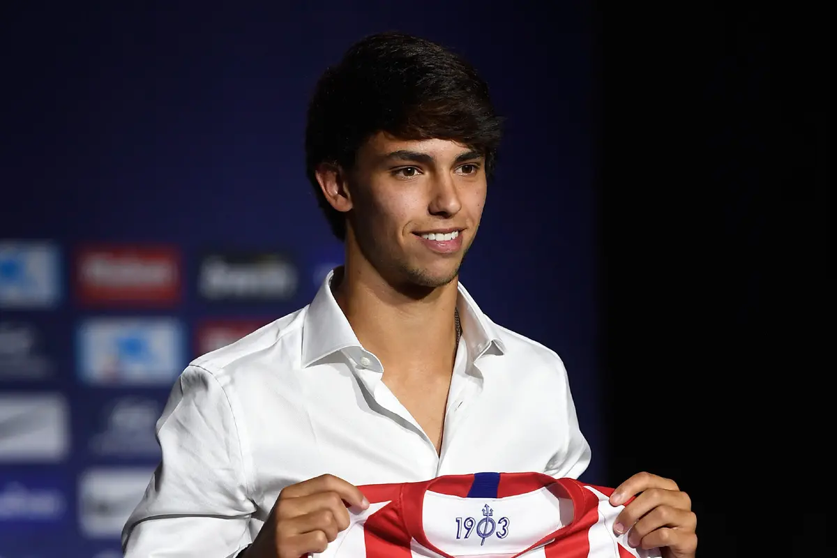 Senyum Joao Felix Saat Diperkenalkan Jadi Pemain Atletico Madrid